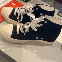 Sko, rapporterat av MEININGER Hotel Paris Porte de Vincennes med iLost