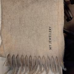 Sjaal Beige がiLostで HU Amersfoort によって報告されました