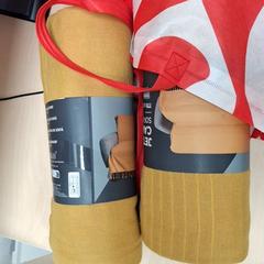 Jeté de canape, segons ha informat IKEA Paris - Italie Deux mitjançant iLost