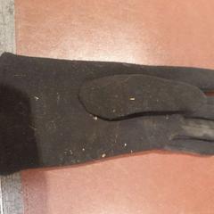 Guanto noir, come riportato da TCL utilizzando iLost