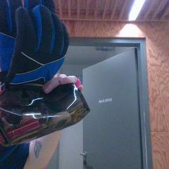 Luvas black and blue, segundo informou MEININGER Hotel Innsbruck Zentrum usando iLost