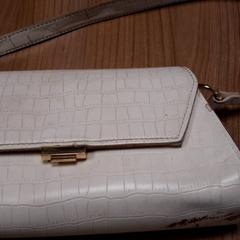 Handbag, as reported by Connexxion Haarlem AML using iLost