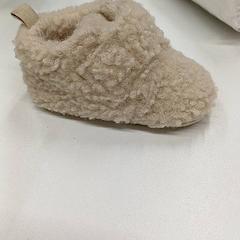 Tøfler Mouton, som rapportert av IKEA Clermont Ferrand ved bruk av iLost