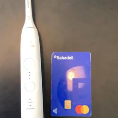 İLost kullanarak MEININGER Hotel Berlin Central Station tarafından bildirildiği gibi Electric toothbrush and credit card