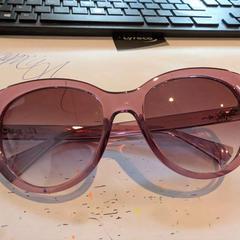 İLost kullanarak Inntel Hotels Utrecht Centre tarafından bildirildiği gibi Güneş gözlüğü