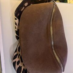 İLost kullanarak Room Mate Bruno tarafından bildirildiği gibi Fanny pack brown with leppard