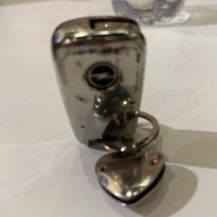 Kocsikulcs Zilveren hartje, amint azt Pathé de Kuip az iLost segítségével jelentette.