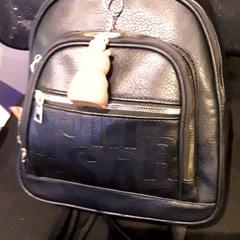 Táska, amint azt EBS Tramplein az iLost segítségével jelentette.