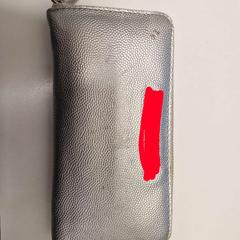 財布 がiLostで Ramada by Wyndham Amsterdam Airport Schiphol によって報告されました