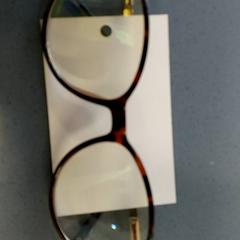 النظارات، كما تم الإبلاغ عنه بواسطة Centraal magazijn عبر iLost