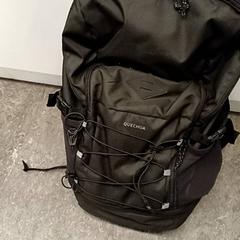 Rugzak/rugtas zwart, som rapportert av Qbuzz GD Groningen HS ved bruk av iLost