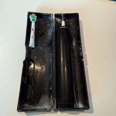 Raspall de dents elèctric, segons ha informat Inntel Hotels Amsterdam Landmark mitjançant iLost