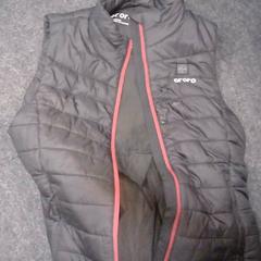 Gilet matelassé, a été signalé par SnowWorld Landgraaf utilisant iLost