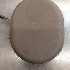 Etui voor hoofdtelefoon, jak nahlášeno Rotterdam The Hague Airport pomocí iLost