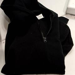 Tröja Noir à capuche, rapporterat av IKEA Toulouse med iLost