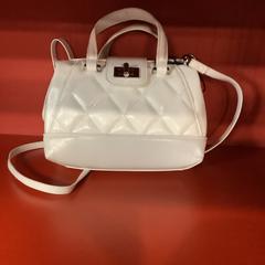 Purse, zoals gemeld door MEININGER Hotel Bordeaux Gare Saint-Jean met iLost