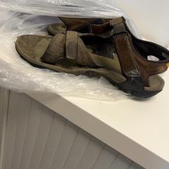 Szandál, amint azt ibis Styles Rotterdam Ahoy az iLost segítségével jelentette.