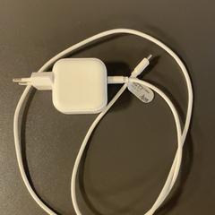 Adaptateur & Chargeur White, a été signalé par MEININGER Hotel Dresden Zentrum utilisant iLost