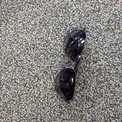 Des lunettes de soleil, a été signalé par TCR Tours utilisant iLost