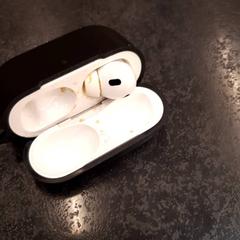 Oortjes in doos, gemeldet von Rotterdam The Hague Airport über iLost