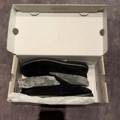 Zapatos, ha sido reportado por Van der Valk Hotel Haarlem con iLost