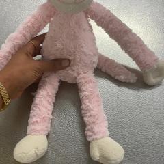ぬいぐるみ Roze knuffel aap がiLostで IKEA Amsterdam によって報告されました