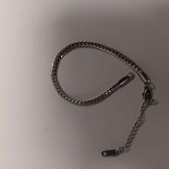 Armband Zilverkleurig, rapporterat av Padualaan 101 med iLost