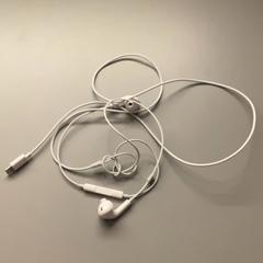 Auriculares, segundo informou MEININGER Hotel Budapest Great Market Hall usando iLost