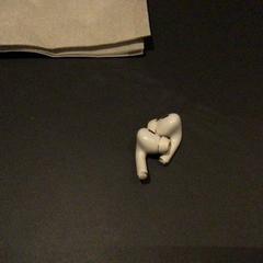 Auscultadores sem fios, como reportado por Van der Valk Hotel Amsterdam Zuidas utilizando o iLost