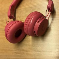 Headphones Roze, as reported by Pathé Spuimarkt using iLost
