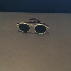 Sunglasses, iLost를 사용하여 Van der Valk Hotel Amsterdam Zuidas에 보고됨
