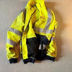 Jacket, come riportato da Room Mate Bruno utilizzando iLost