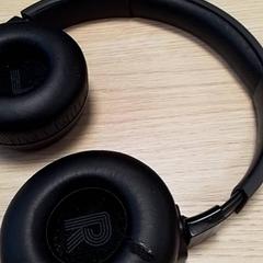 Auriculars Zwart, segons ha informat Qbuzz Fryslân mitjançant iLost