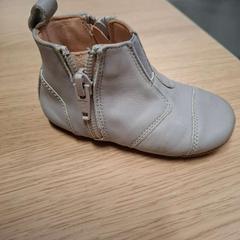 Baby scboentje, ha sido reportado por IKEA Duiven con iLost