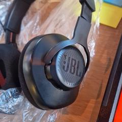 Headphones black, as reported by MEININGER Hotel Köln West using iLost