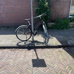 Sleutels op de grond voor dit verkeersbord., as reported to iLost