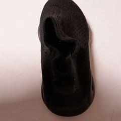 Chaussures de bébé noires, a été signalé par TCL utilisant iLost