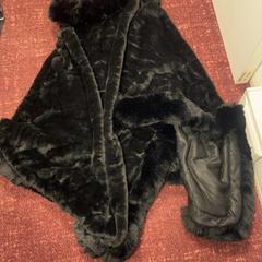 Poncho Black and fluffy, as reported by ibis Styles Rotterdam Ahoy using iLost