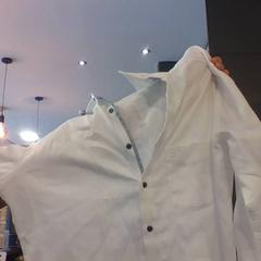 Kleidung shirt white, gemeldet von MEININGER Hotel Hamburg City Center über iLost