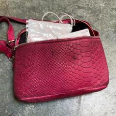 İLost kullanarak KABUL à GoGo / Teatro tarafından bildirildiği gibi El çantası