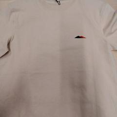 Camisa Beige à motif dans la dos, segons ha informat IKEA Bayonne Ametzondo mitjançant iLost