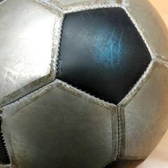 Diverse - Voetbal goud zwart, zoals gemeld door Centraal magazijn met iLost