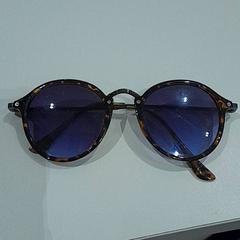 İLost kullanarak Van der Valk Hotel Schiphol tarafından bildirildiği gibi Güneş gözlüğü