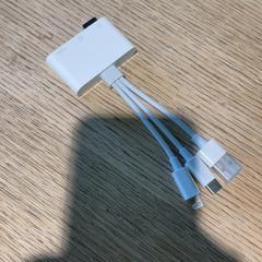 iPhone töltő White, amint azt MEININGER Hotel Berlin East Side Gallary az iLost segítségével jelentette.