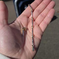 Twee kleurige armband, as reported to iLost