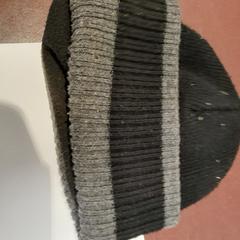 Bonnet noir et gris, as reported by TCL using iLost