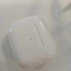 Oortjes case wit van Apple, come riportato da HU Amersfoort utilizzando iLost