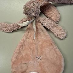 Knuffeldoekje konijn Roze, gisa salatu by Burgers' Zoo iLost erabiliz