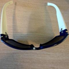 サングラス Wit met blauw がiLostで Keukenhof によって報告されました