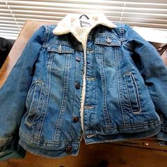 Veste enfant, a été signalé par Connexxion Haarlem IJmond utilisant iLost